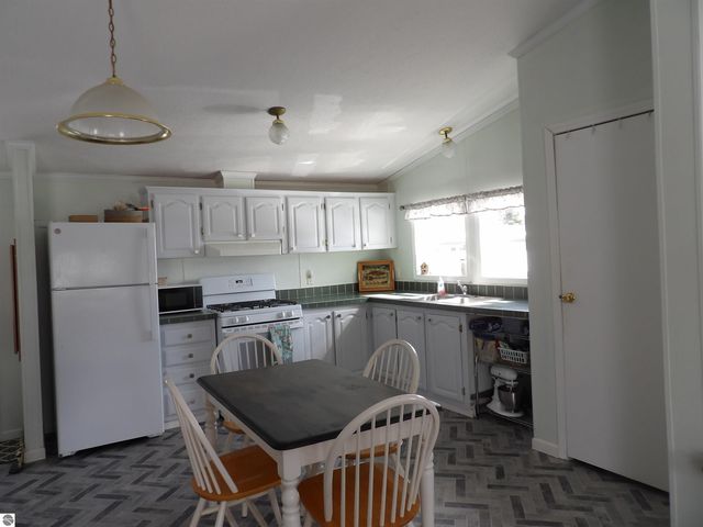 378 Thistlewood Drive, Cadillac, MI 49601