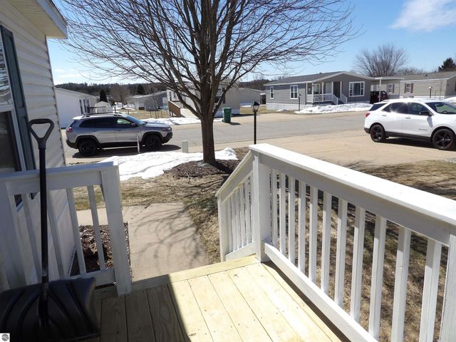 378 Thistlewood Drive, Cadillac, MI 49601