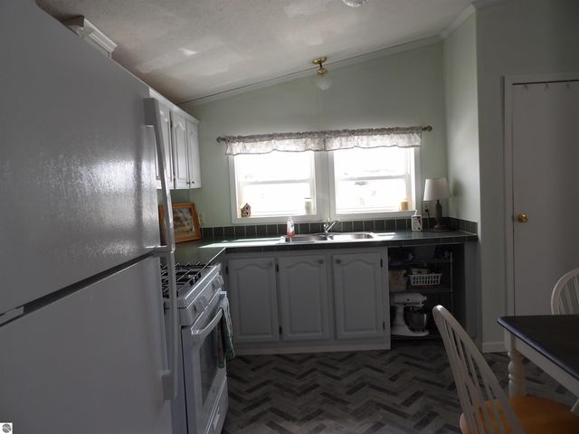 378 Thistlewood Drive, Cadillac, MI 49601