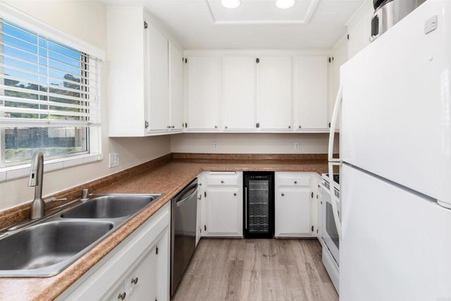 3004 La Costa Avenue B, Carlsbad, CA 92009