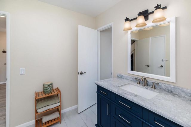 3004 La Costa Avenue B, Carlsbad, CA 92009