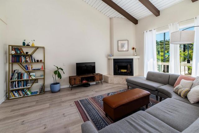 3004 La Costa Avenue B, Carlsbad, CA 92009