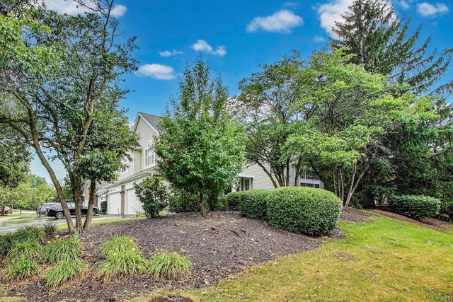 1996 Blackberry Lane, Hoffman Estates, IL 60169