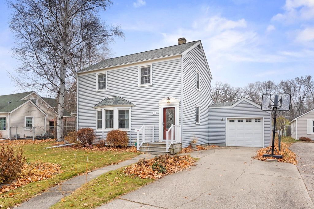 571 Juul Road SW, Hutchinson, MN 55350