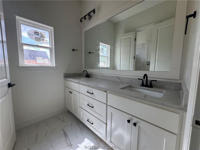 4641 River Valley Drive, Bryan, TX 77808