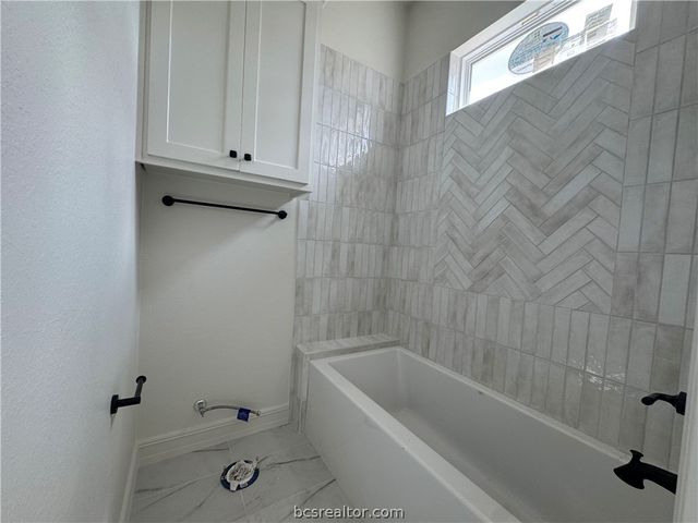 4641 River Valley Drive, Bryan, TX 77808