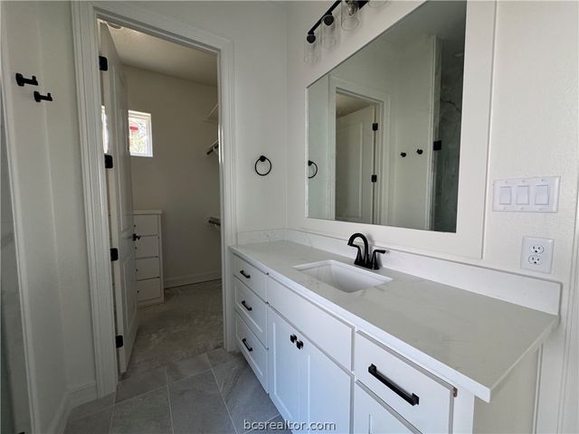 4641 River Valley Drive, Bryan, TX 77808