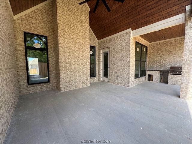 4641 River Valley Drive, Bryan, TX 77808