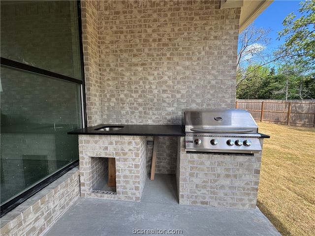 4641 River Valley Drive, Bryan, TX 77808