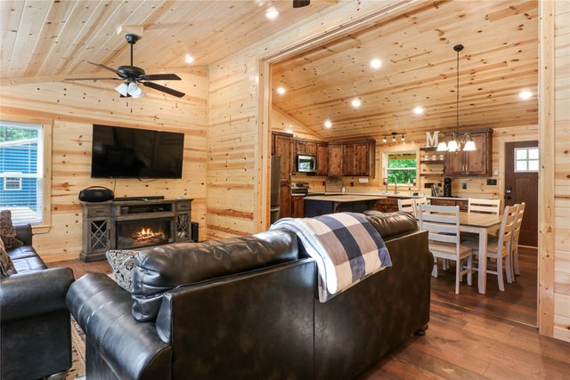 351 Private Road 6294, Palestine, TX 75801