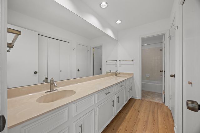 11512 Tin Cup DR 304, Austin, TX 78750