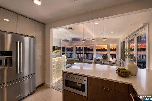 35 Shore Road, Edgewater, NJ 07020