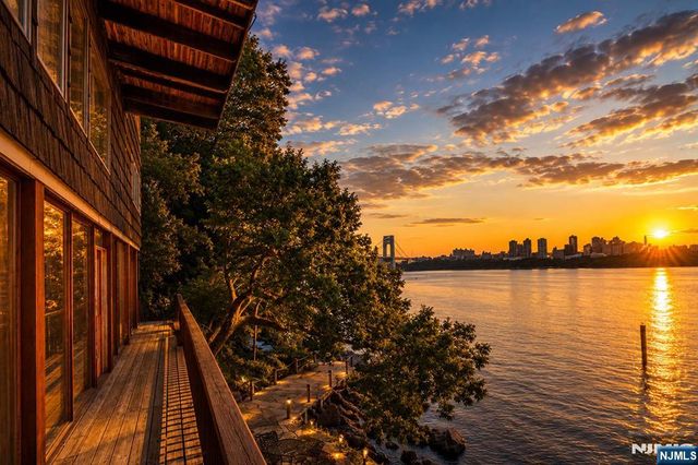 35 Shore Road, Edgewater, NJ 07020