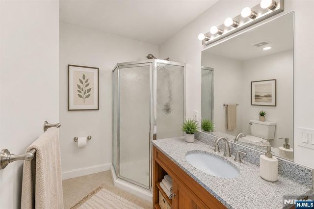 35 Shore Road, Edgewater, NJ 07020