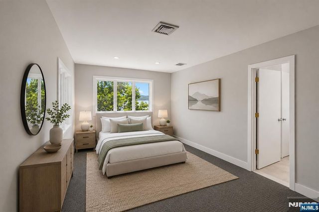 35 Shore Road, Edgewater, NJ 07020