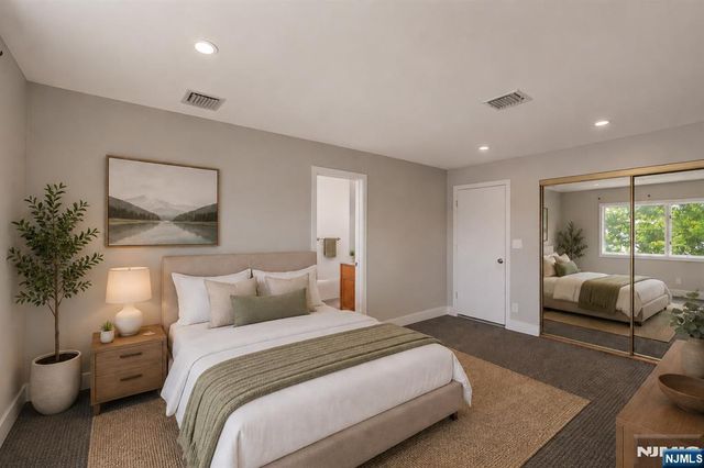 35 Shore Road, Edgewater, NJ 07020
