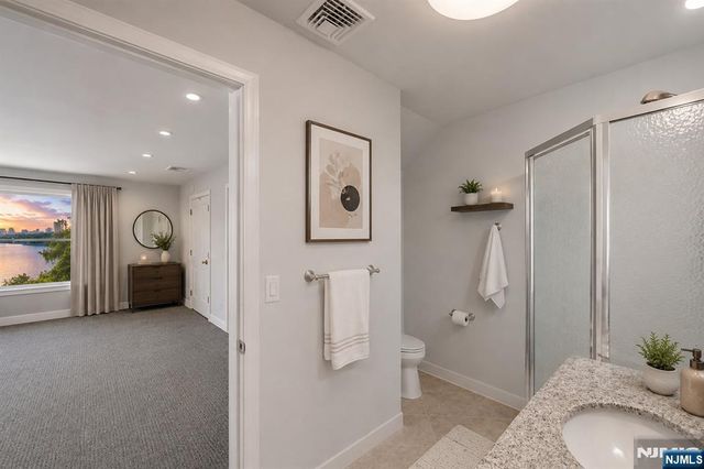 35 Shore Road, Edgewater, NJ 07020