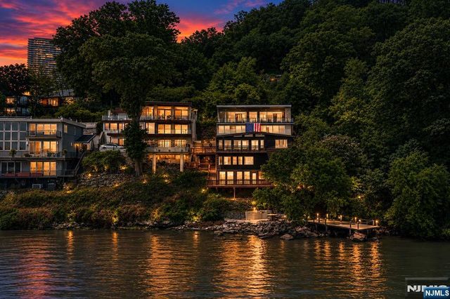 35 Shore Road, Edgewater, NJ 07020
