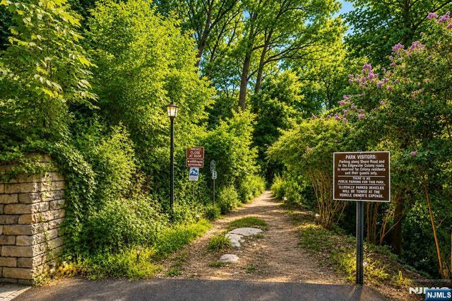 35 Shore Road, Edgewater, NJ 07020
