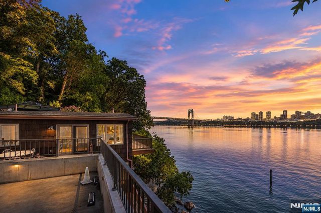 35 Shore Road, Edgewater, NJ 07020