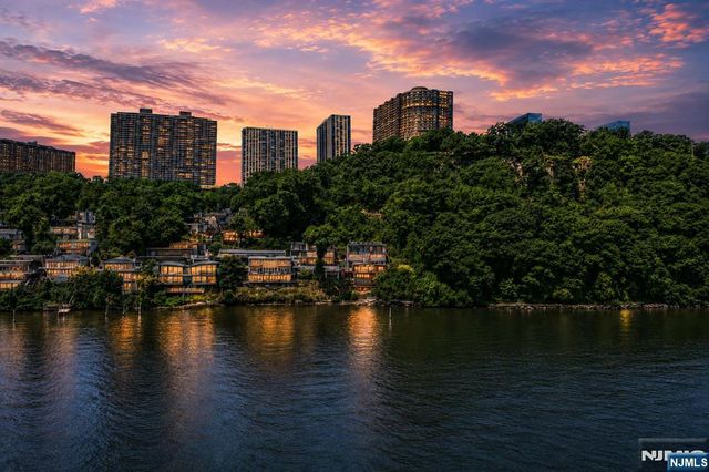 35 Shore Road, Edgewater, NJ 07020