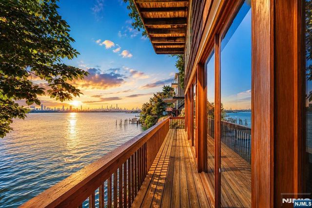 35 Shore Road, Edgewater, NJ 07020