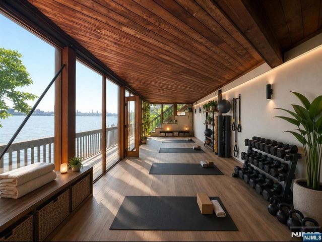 35 Shore Road, Edgewater, NJ 07020