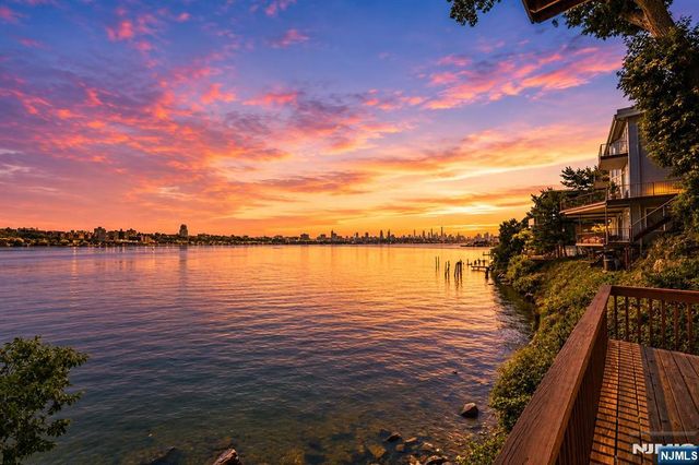 35 Shore Road, Edgewater, NJ 07020