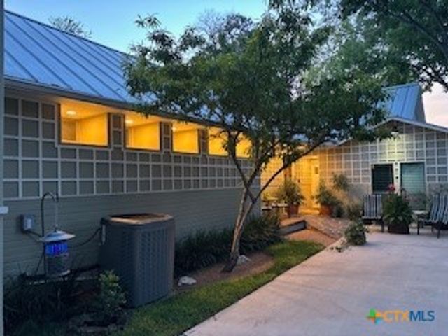 1817 Kuehler Avenue, New Braunfels, TX 78130