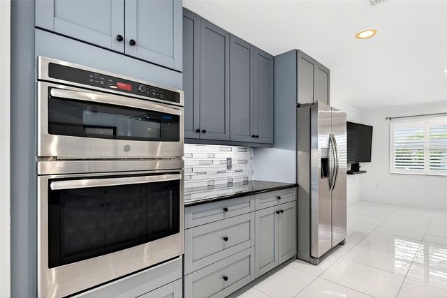 5641 ANTIETAM DRIVE, Sarasota, FL 34231