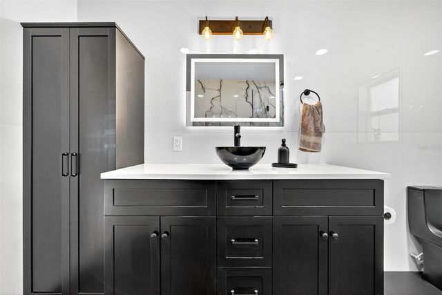 5641 ANTIETAM DRIVE, Sarasota, FL 34231