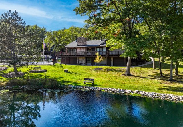 880 W Windsor DRIVE #J1, Fontana, WI 53125