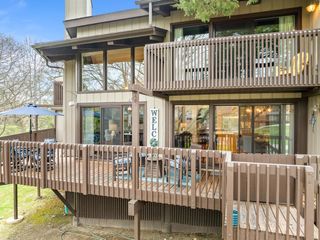 880 W Windsor DRIVE #J1, Fontana, WI 53125