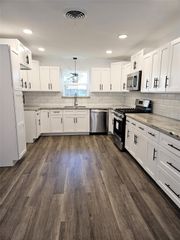 652 6th Street, Sealy, TX 77474