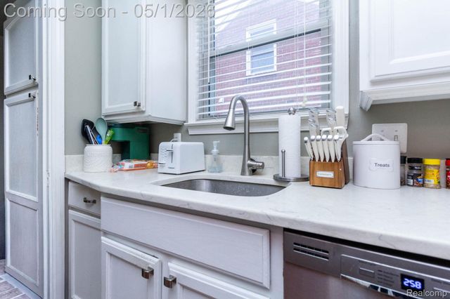 15289 Cleveland Avenue, Allen Park, MI 48101