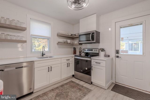 240 W PACIFIC AVE, Villas, NJ 08251