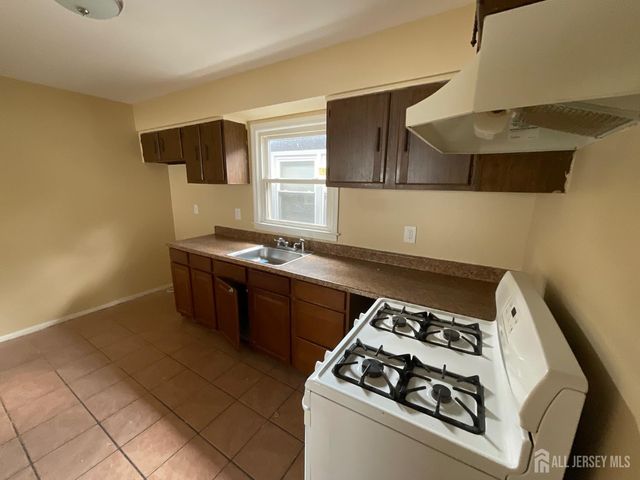 60 Glenn Drive, Keasbey, NJ 07095