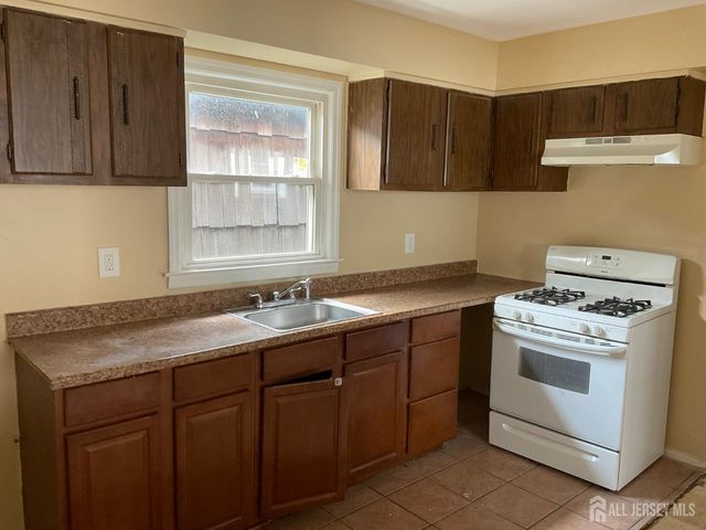 60 Glenn Drive, Keasbey, NJ 07095