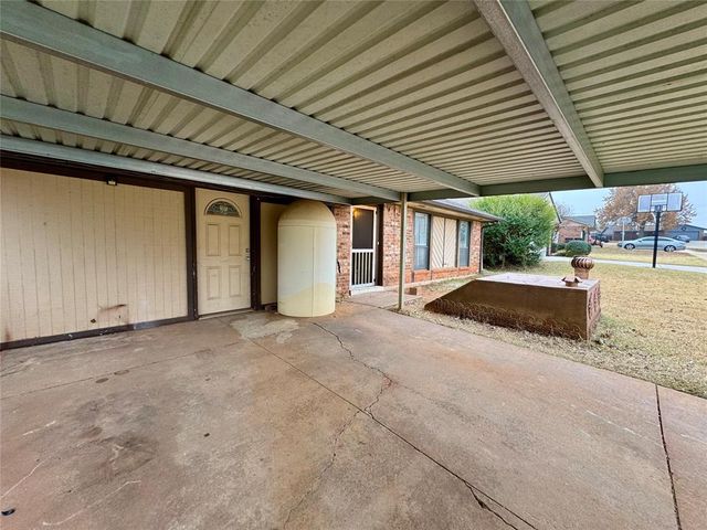 1008 Aspen Court, Moore, OK 73160