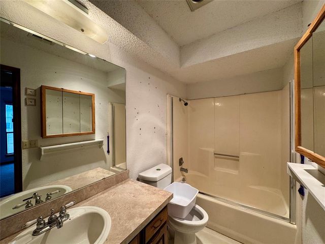 1008 Aspen Court, Moore, OK 73160