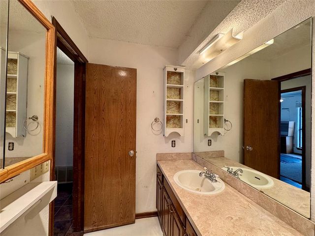 1008 Aspen Court, Moore, OK 73160