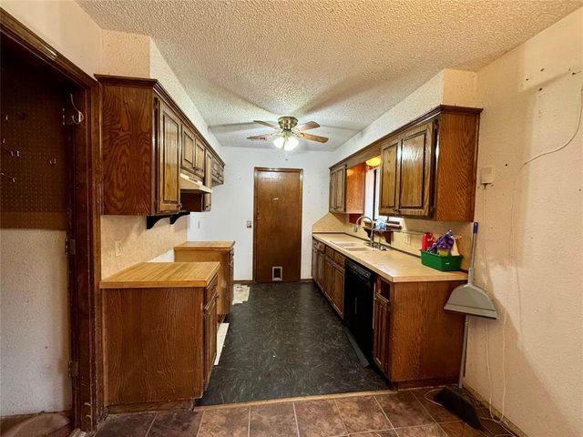 1008 Aspen Court, Moore, OK 73160