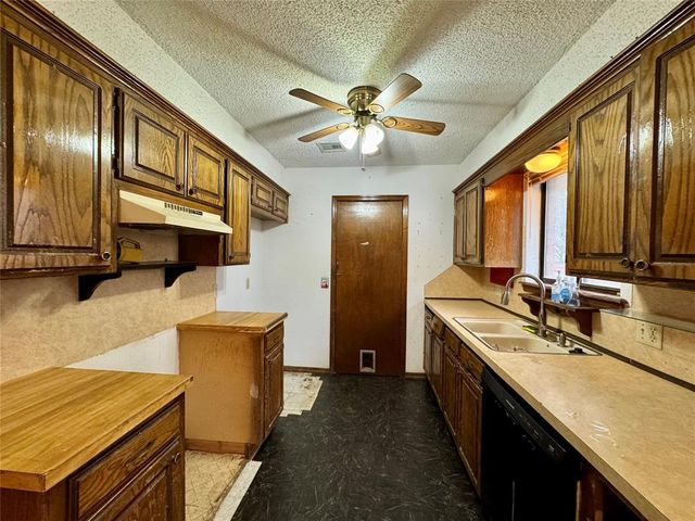 1008 Aspen Court, Moore, OK 73160