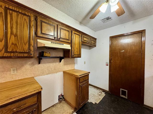 1008 Aspen Court, Moore, OK 73160