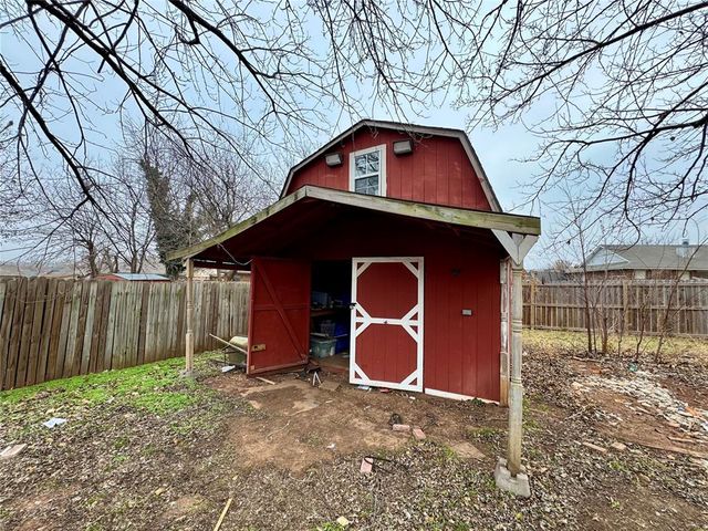 1008 Aspen Court, Moore, OK 73160