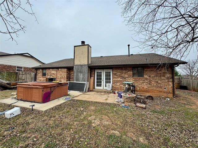 1008 Aspen Court, Moore, OK 73160