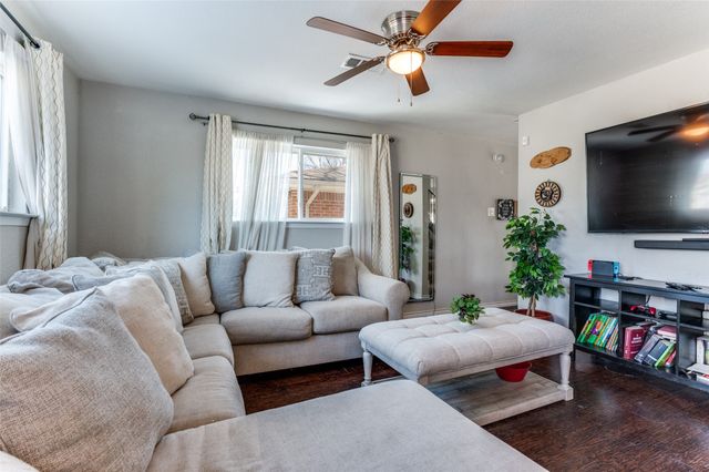 2214 W 11th Street, Irving, TX 75060