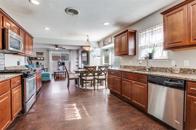 2214 W 11th Street, Irving, TX 75060