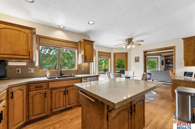 6151 S 102 Avenue, Omaha, NE 68127