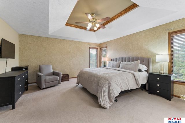 6151 S 102 Avenue, Omaha, NE 68127